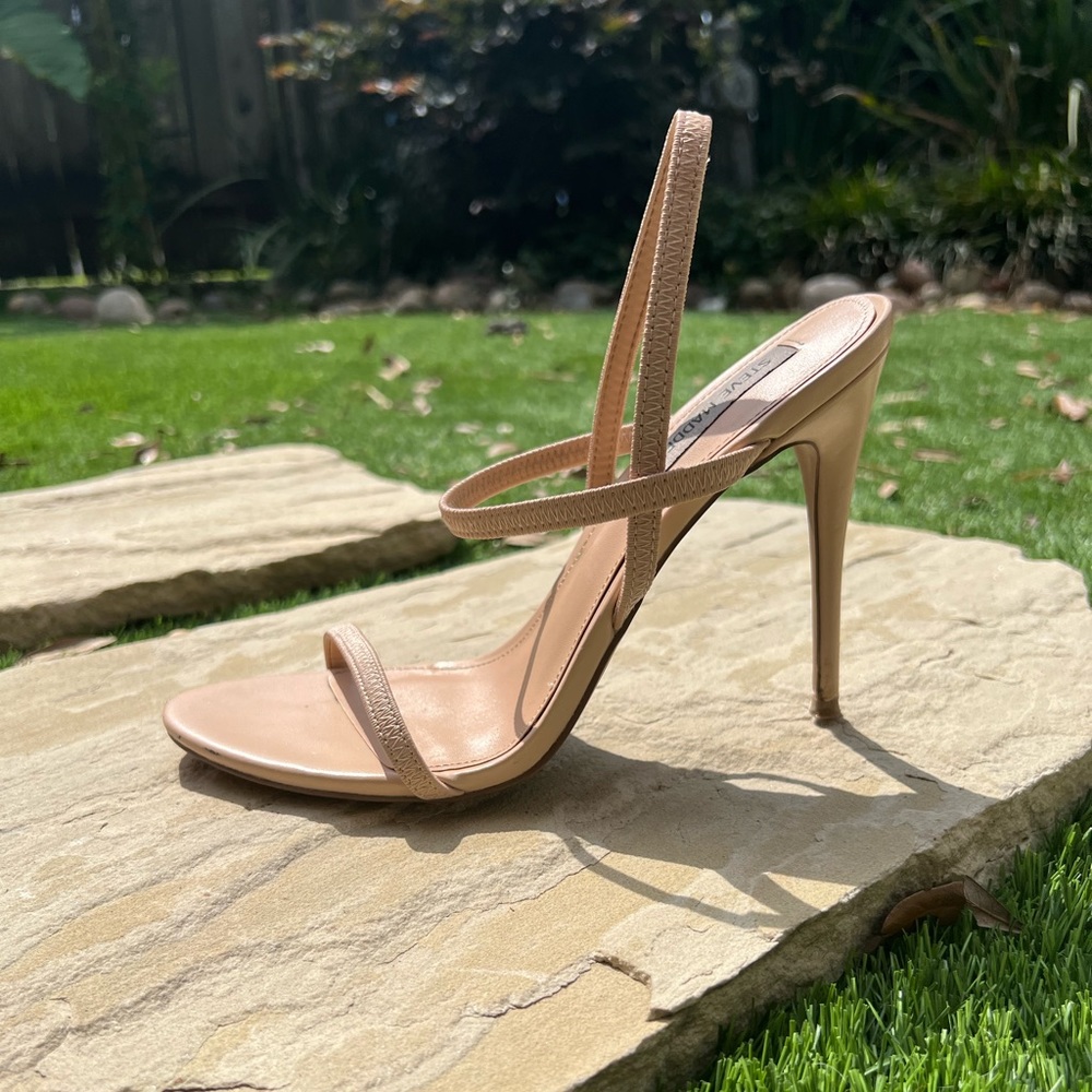 Steve Madden Gabriella Heels in Nude! Great condition, only worn 2-3 times.